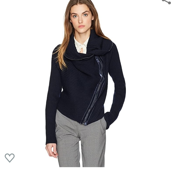 Elie Tahari Sweaters - Elie Tahari sz SM grey cable knit crop sweater